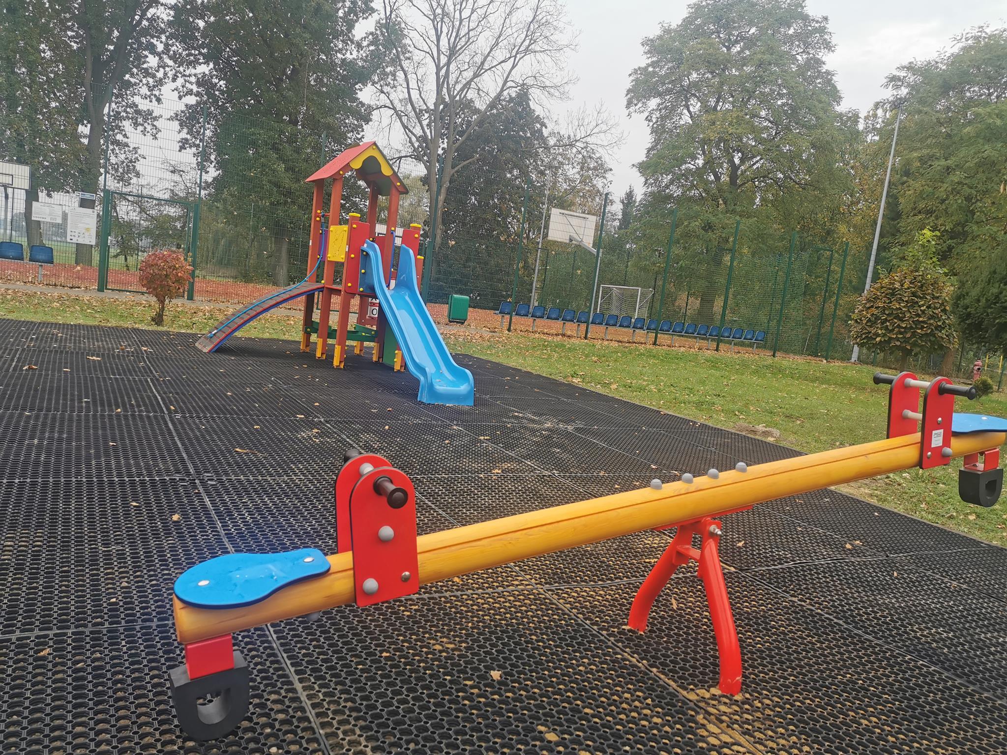 Zmodernizowaliśmy i doposażyliśmy plac zabaw przy Szkole Podstawowej w Wocławach, gmina Cedry Wielkie